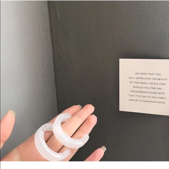 HP✨Half Moon Clear Marble Acrylic Hoop Earrings - Picture 2 of 5